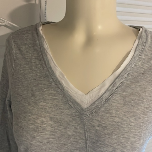 Vince Camuto Woven Grey&White Hem Layered Light TshirtTop - Picture 5 of 10